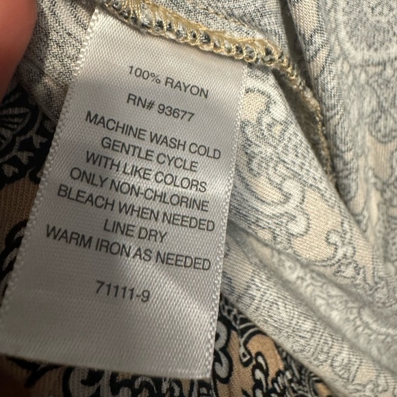 Liz Claiborne Mid Rise Straight Pull On Pants Cream Black White Geometric Sz 1X - Picture 17 of 17